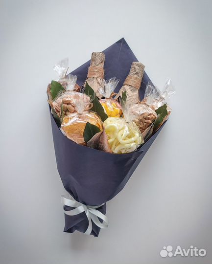 Подарочные наборы из орехов и сухофруктов/ Букеты