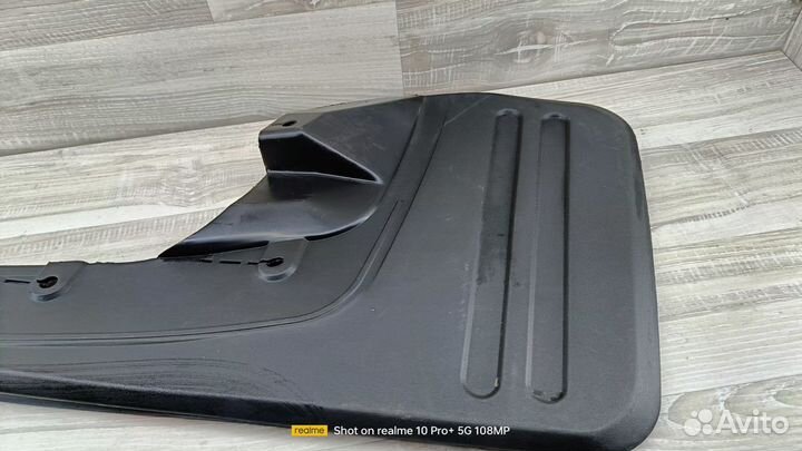 Брызговик передний левый под расширитель hilux 06