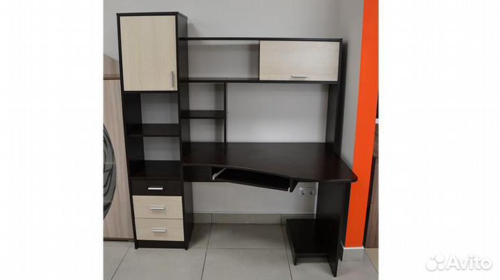 Стол компьютерный