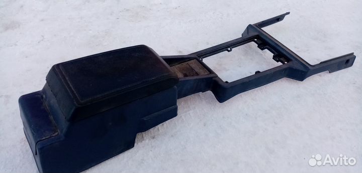 Подлокотник Nissan Skyline HR31