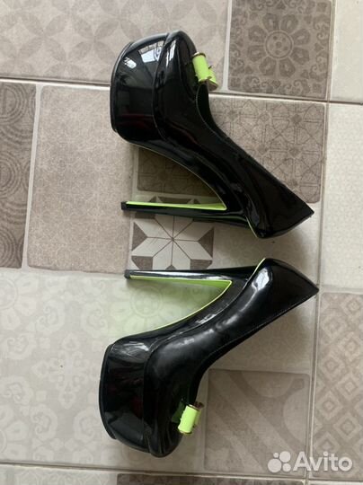 Лаковые туфли 39