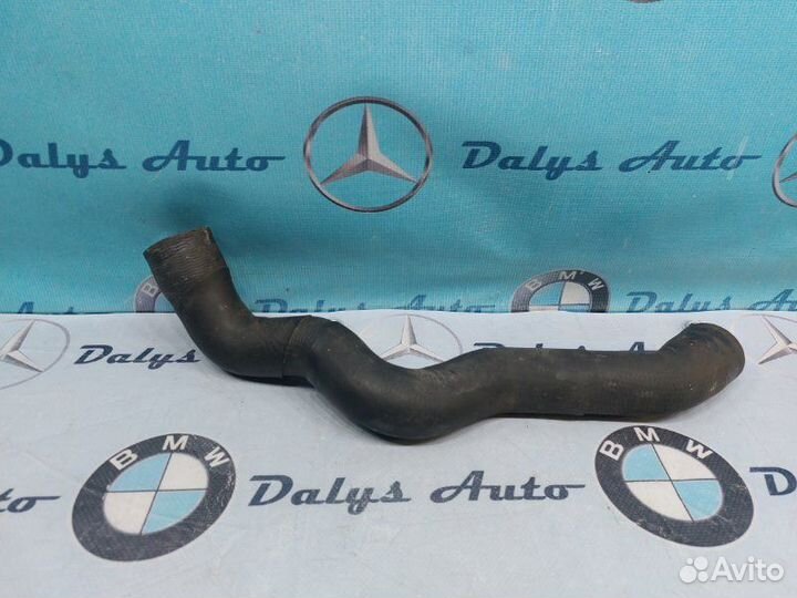 Патрубок системы охлаждения Mercedes-Benz E-Class