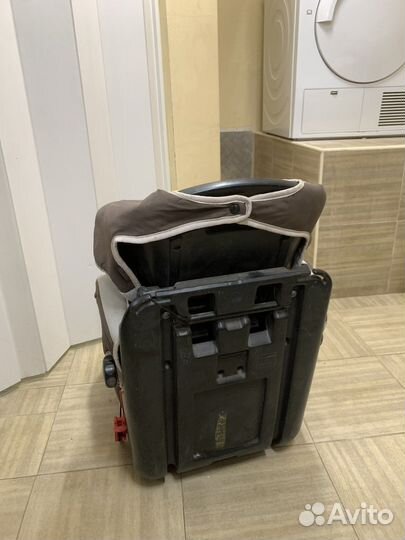 Автомобильное кресло