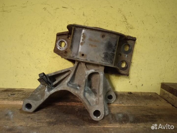 Опора двигателя Renault Laguna 3