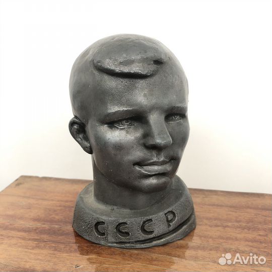 Бюст Юрий Гагарин