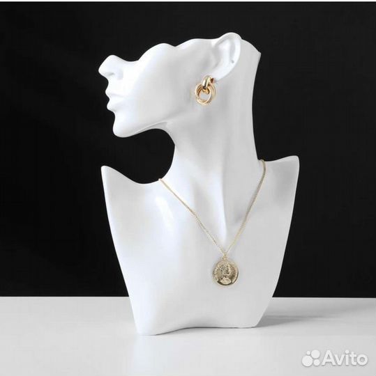 Бюст для украшений, пол-лица, отверстие под серьгу