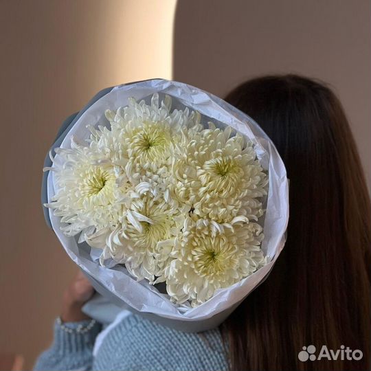 Стойкий букет из одноголовой хризантемы