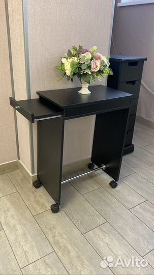 Столик для маникюра