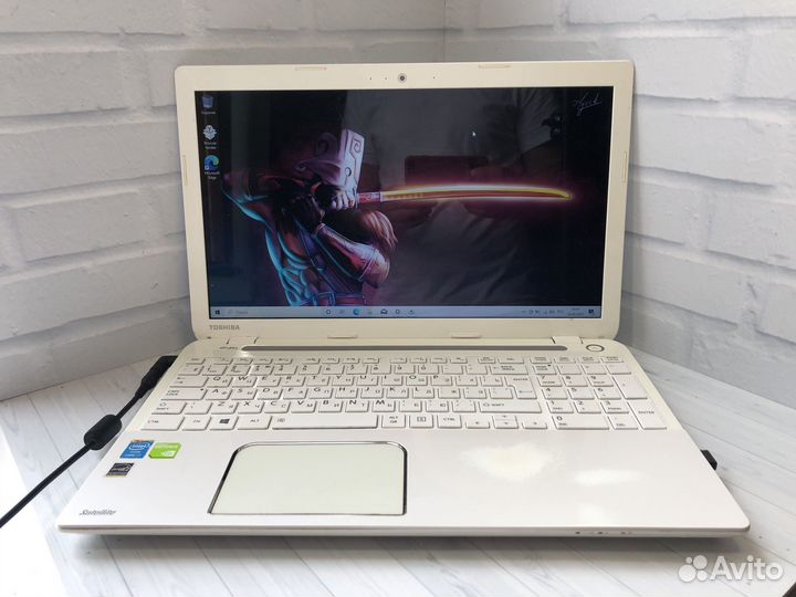 Игровой белый ноутбук Toshiba i7/nvidia/10gb
