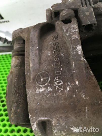 Суппорт передний правый R Mercedes-Benz E-class