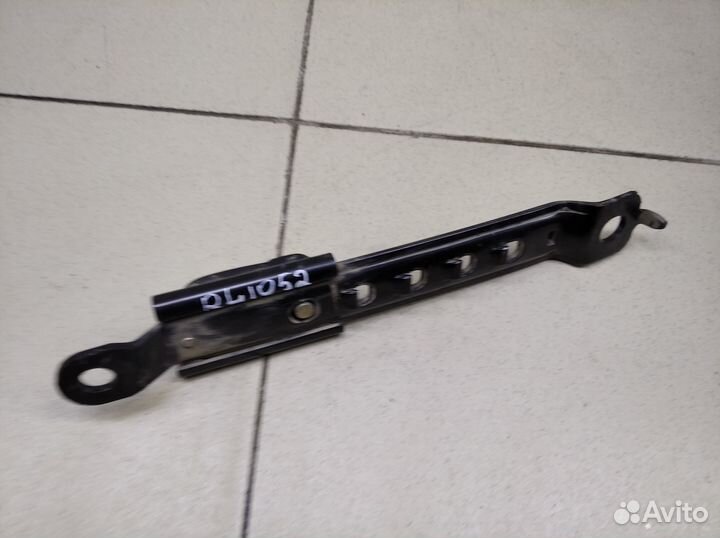 Механизм регулировки ремня безопасности Land Cruis