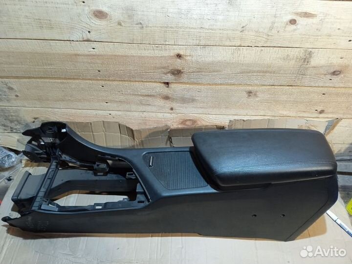 Подлокотник Kia Optima