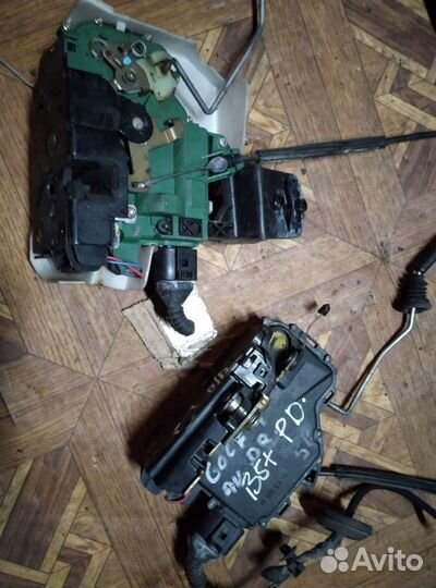 Замок двери перед правый, левый пассат. Б-5