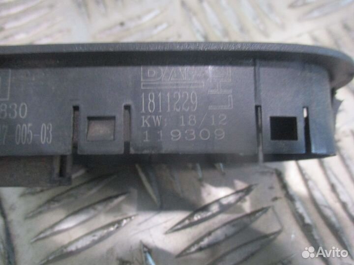 Блок управления стеклоподемником правой двери DAF