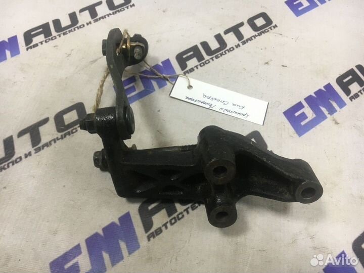 Кронштейн генератора Киа Спектра