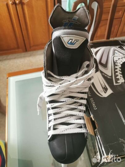 Коньки хоккейные профессиональные