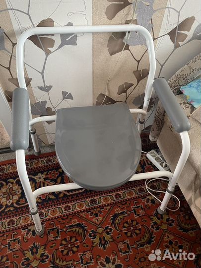 Санитарное кресло туалет