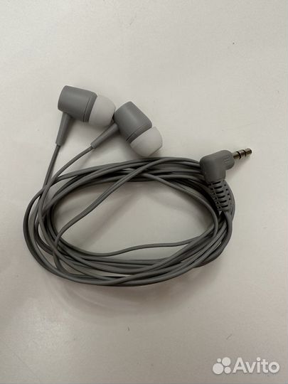 Проводные наушники