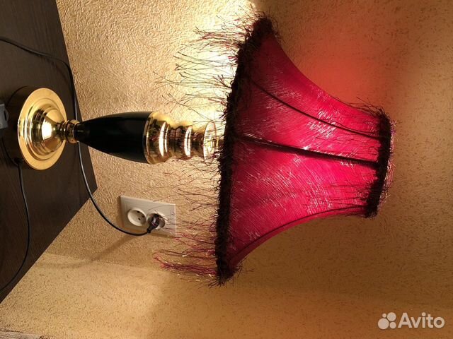 Лампа настольная с абажуром