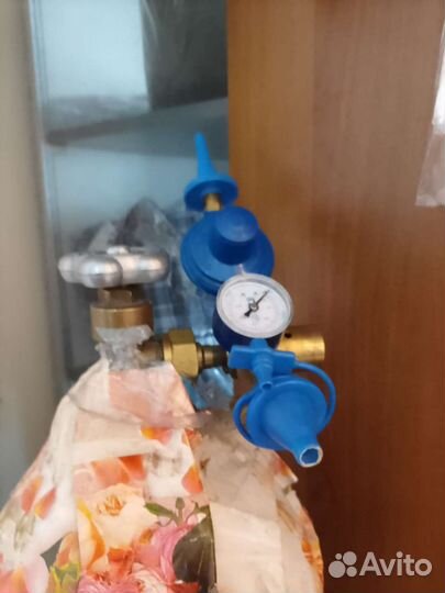 Холодильный шкаф-купе с полочками