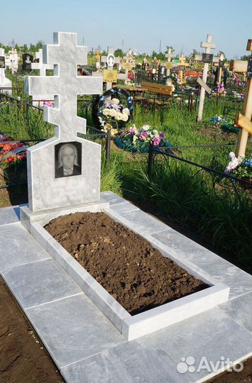 Памятник Гранит, комплект все включено. Установка