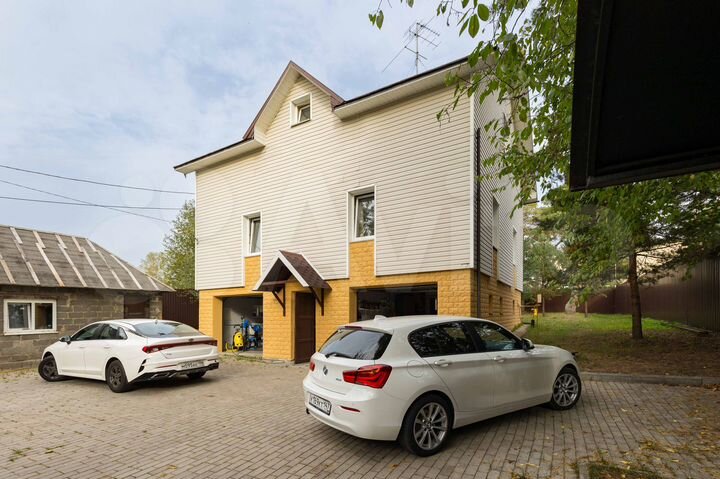 Дом 242 м² на участке 10 сот.