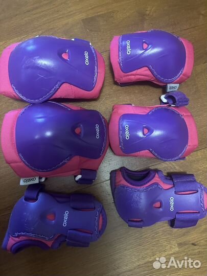 Шлем и наколенники для роликов и велосипеда