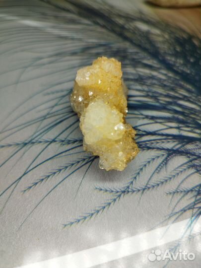 Щетка жёлтого кварца