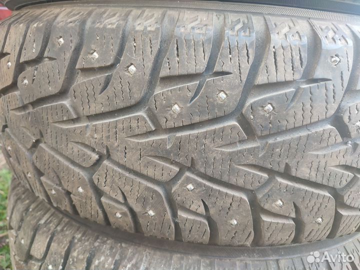 Yokohama Ice Guard Stud IG55 215/60 R16