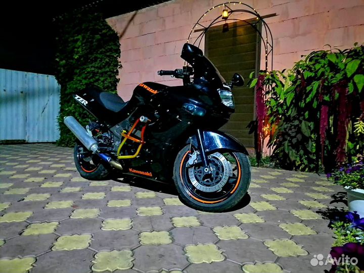 Kawasaki zzr400-2