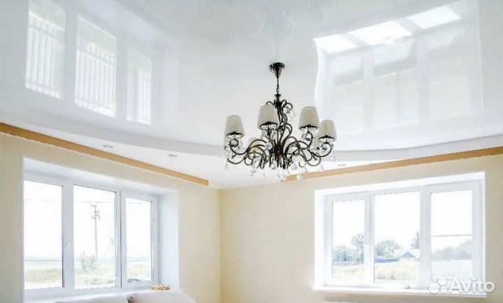 Натяжной потолок белый