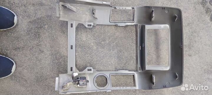 Панель рамка центральной консоли Infiniti QX56 JA