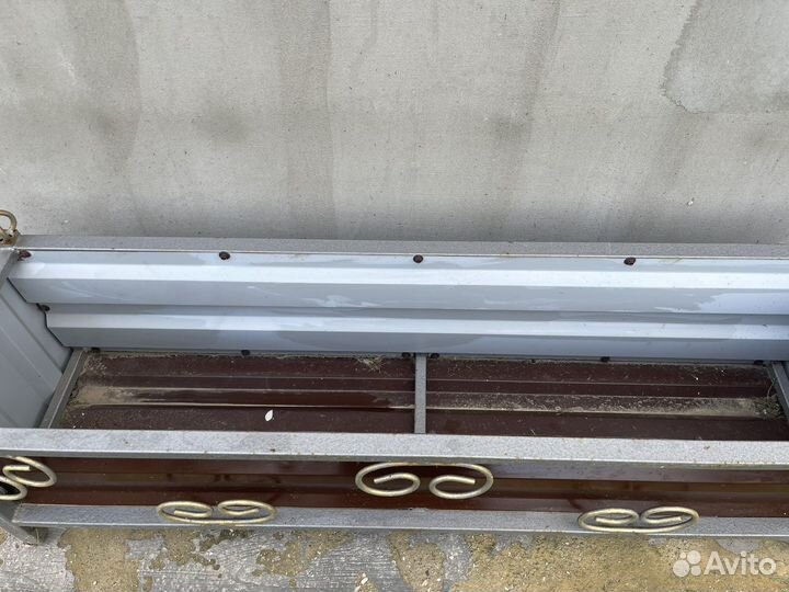 Большой вазон для цветов