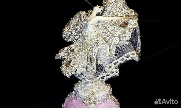 Балерина на шаре