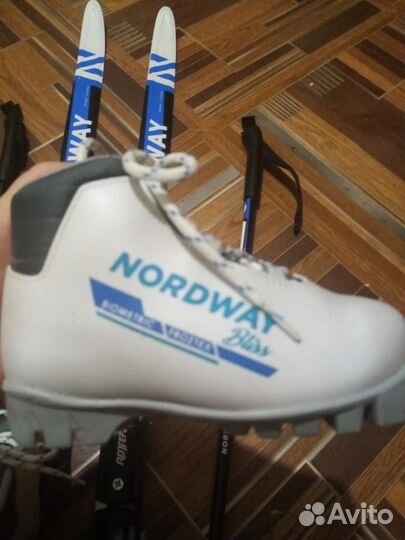 Лыжные ботинки
