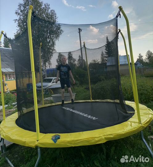 Батут с защитной сеткой