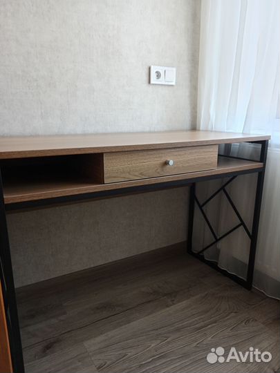 Письменный стол