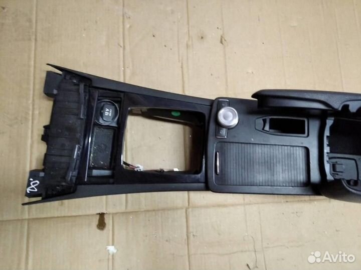 Подлокотник w204 C-class 271.952 kompressor 2008