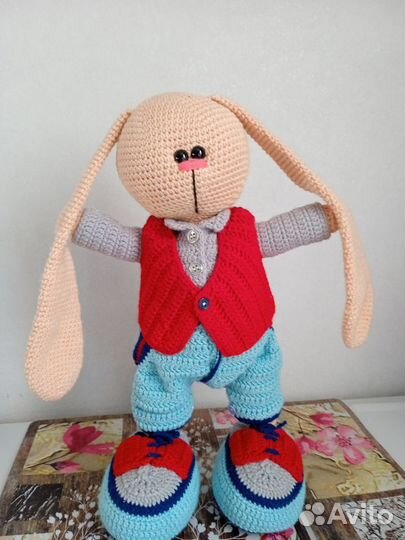 Вязаная игрушка Зайчик ручной работы