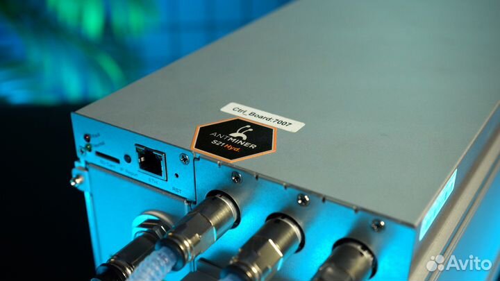 Майнер Antminer S21 hydro 335 TH