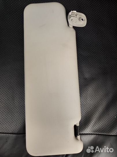 Солнцезащитный козырек правый на renault