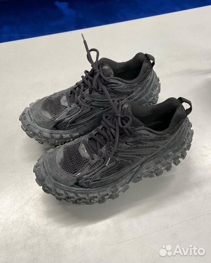 Balenciaga Defender 40eu