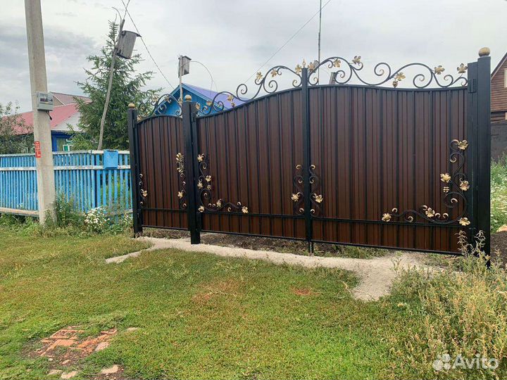 Распашные кованые ворота