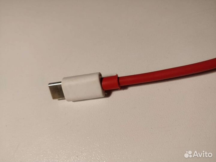 Короткий кабель зарядки OnePlus