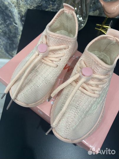 Кроссовки для девочки