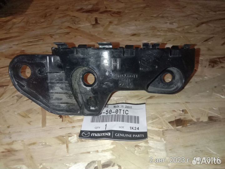 Кронштейн бампeра переднего правый Mazda CX-5 б/у