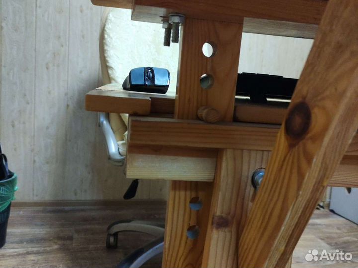 Компьютерный стол из дерева для дома или офиса