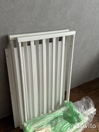 Детская кровать бу + 2 матраса (круг и овал)