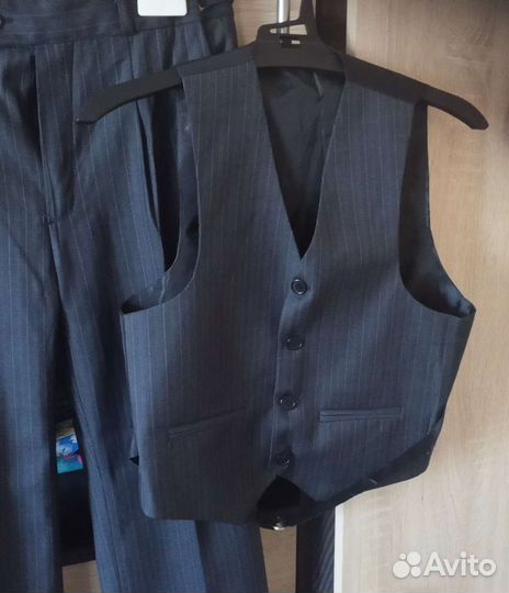 Школьный костюм + пакетом