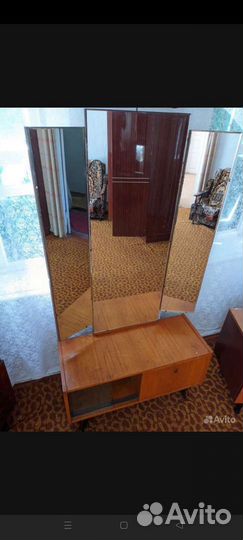 Трюмо с зеркалом